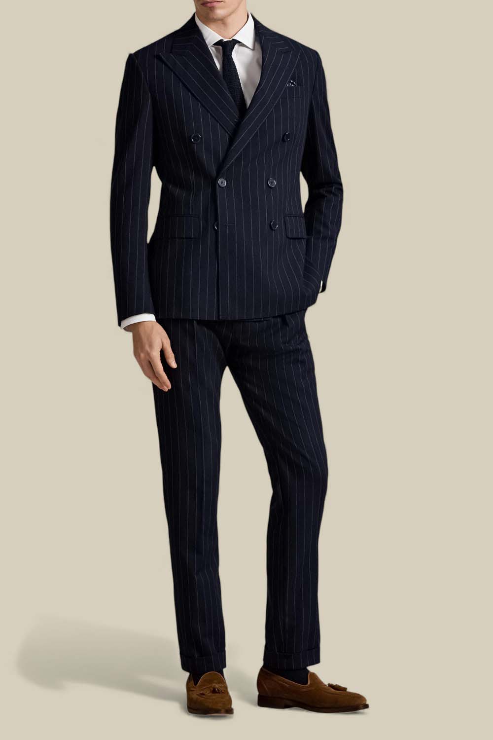 תמונת כל הלוק של חולצת כפתורים